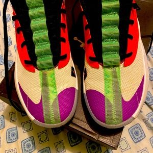 Jordan react elevation us size 12 …white/black-hyper violet